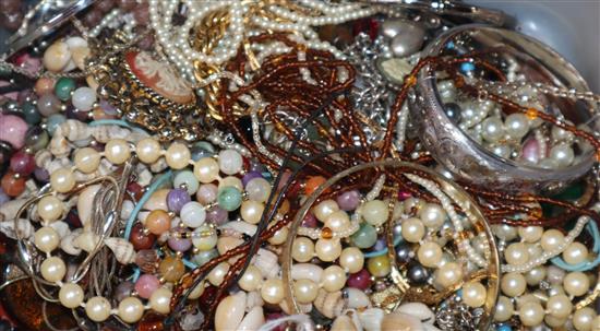 A box of assorted costume jewellery.